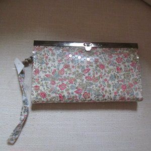 NWT Metal Frame Wristlet Wallet Floral Print with Sequins Clasp Closure 7.5 x 4
